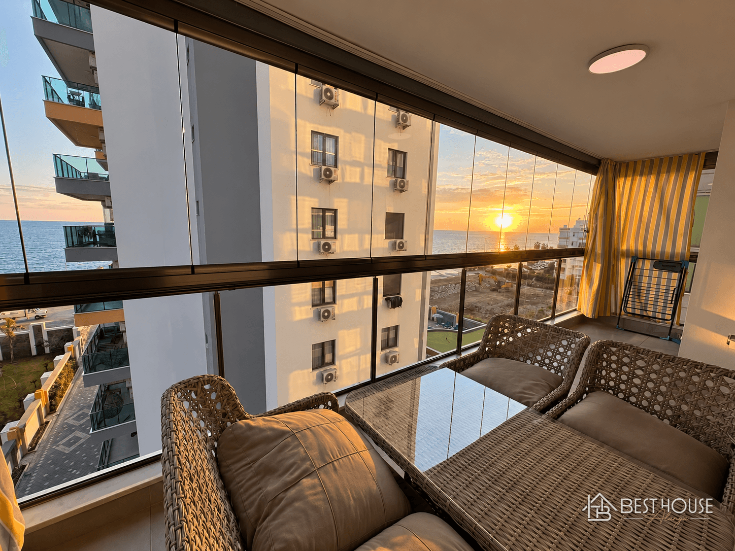 Furnished Seafront 2+1 Apartment in Alanya Mahmutlar