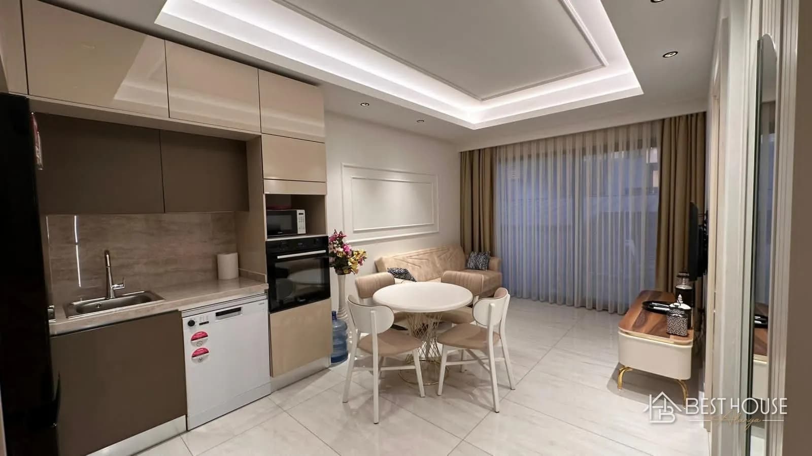 Furnished 1+1 Apartment in Seafront Complex in Alanya Mahmutlar