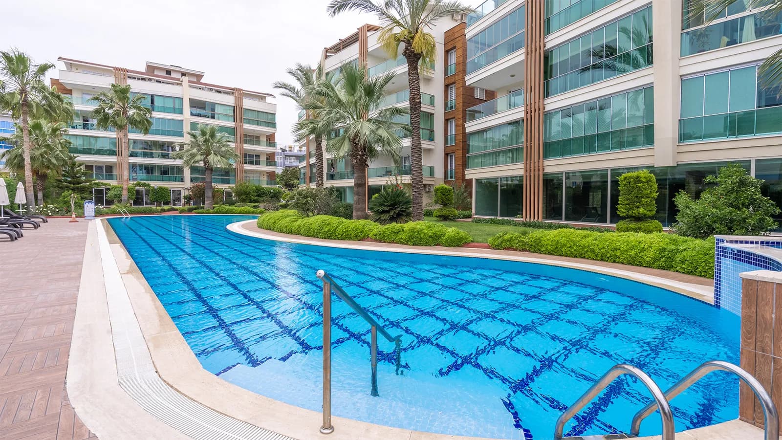 Luxury Furnished 2+1 Apartment For Sale With Pool View In Alanya Oba — photo 1
