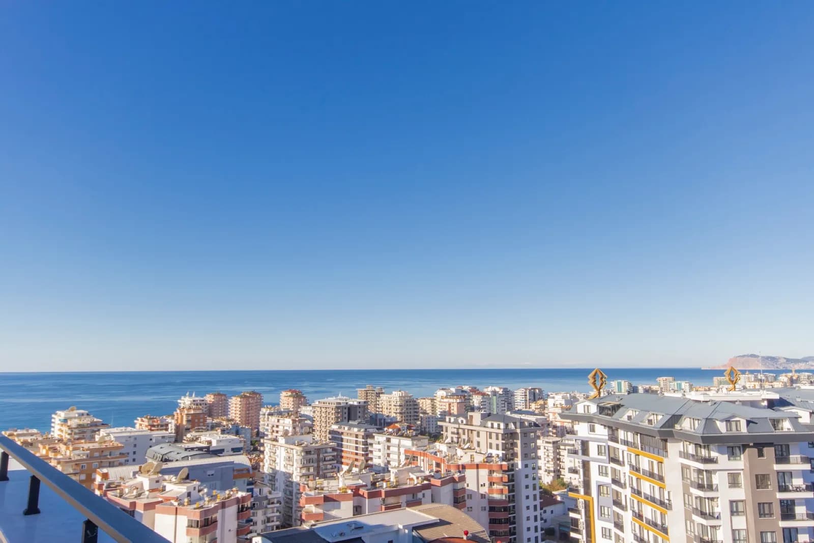 Sea View 4+1 Duplex In A Prestigious Residential Complex In Mahmutlar — photo 1