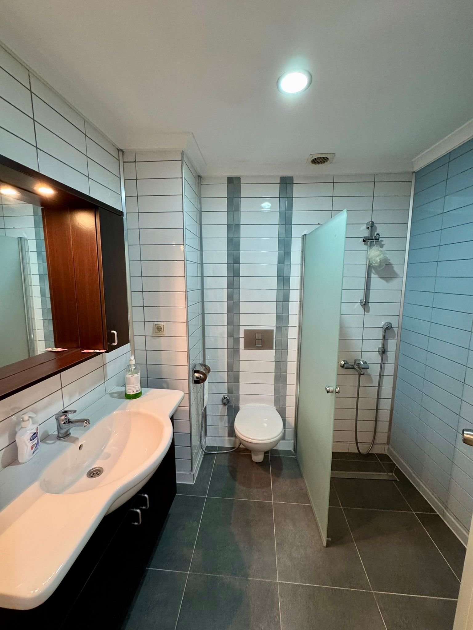 975fdc88-82b6-43ad-86a2-b6a5850e7fb5