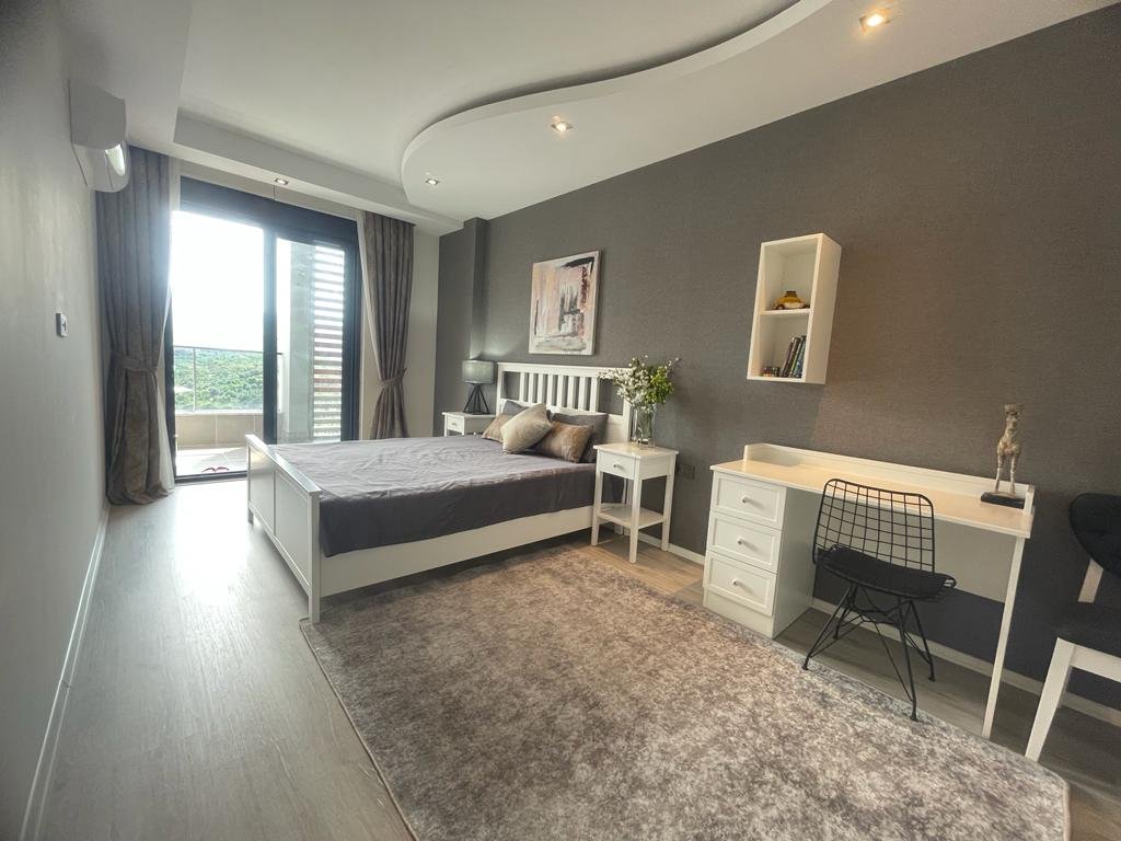 ee6dc69b-e1fb-49ac-bbaa-3f83158c66d5