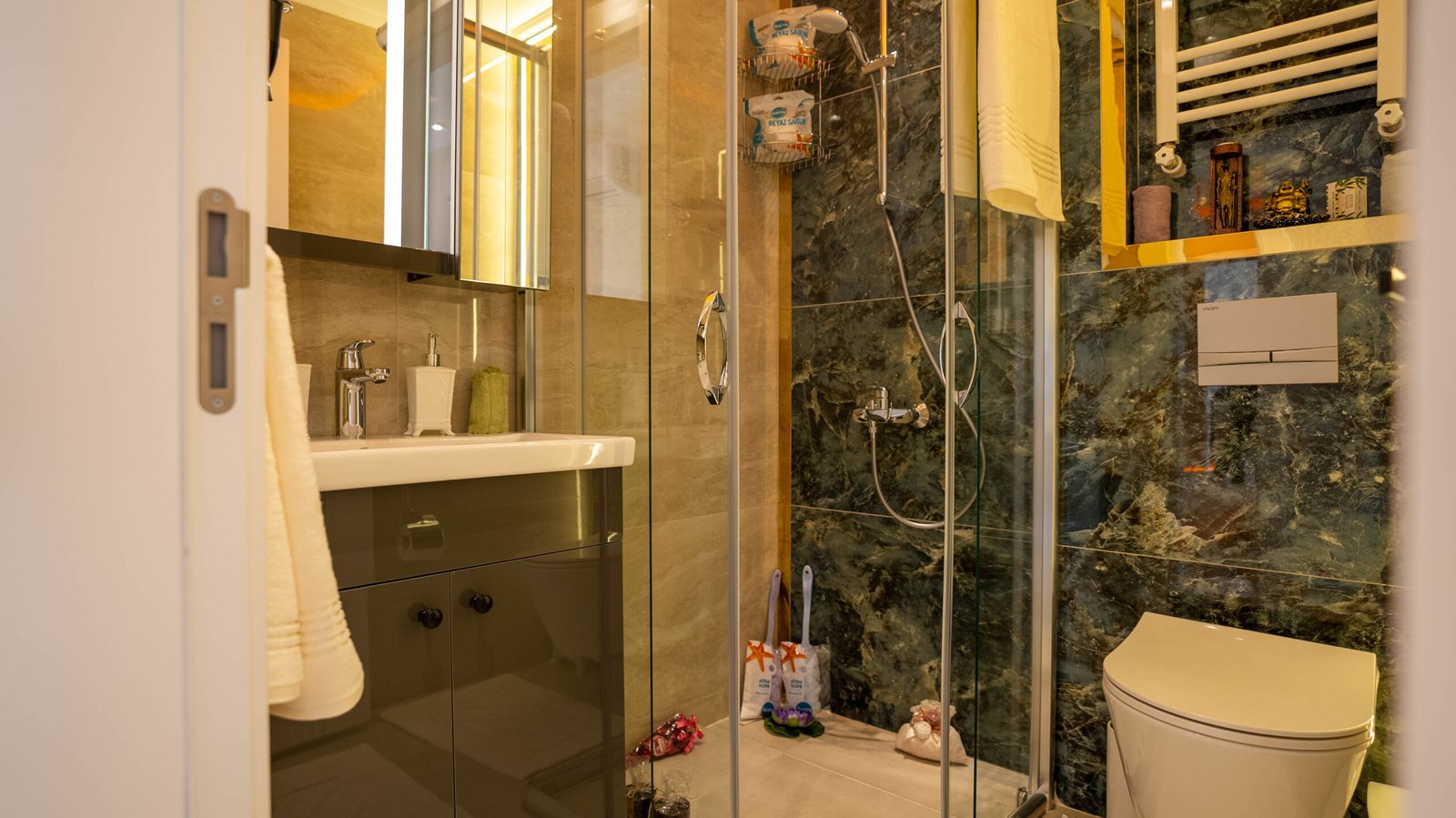 008 – 37 – Showroom Yekta Sungate