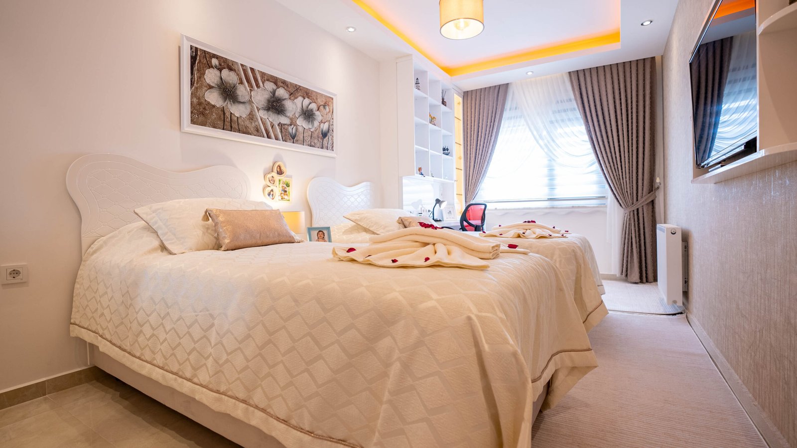 009 – 37 – Showroom Yekta Sungate