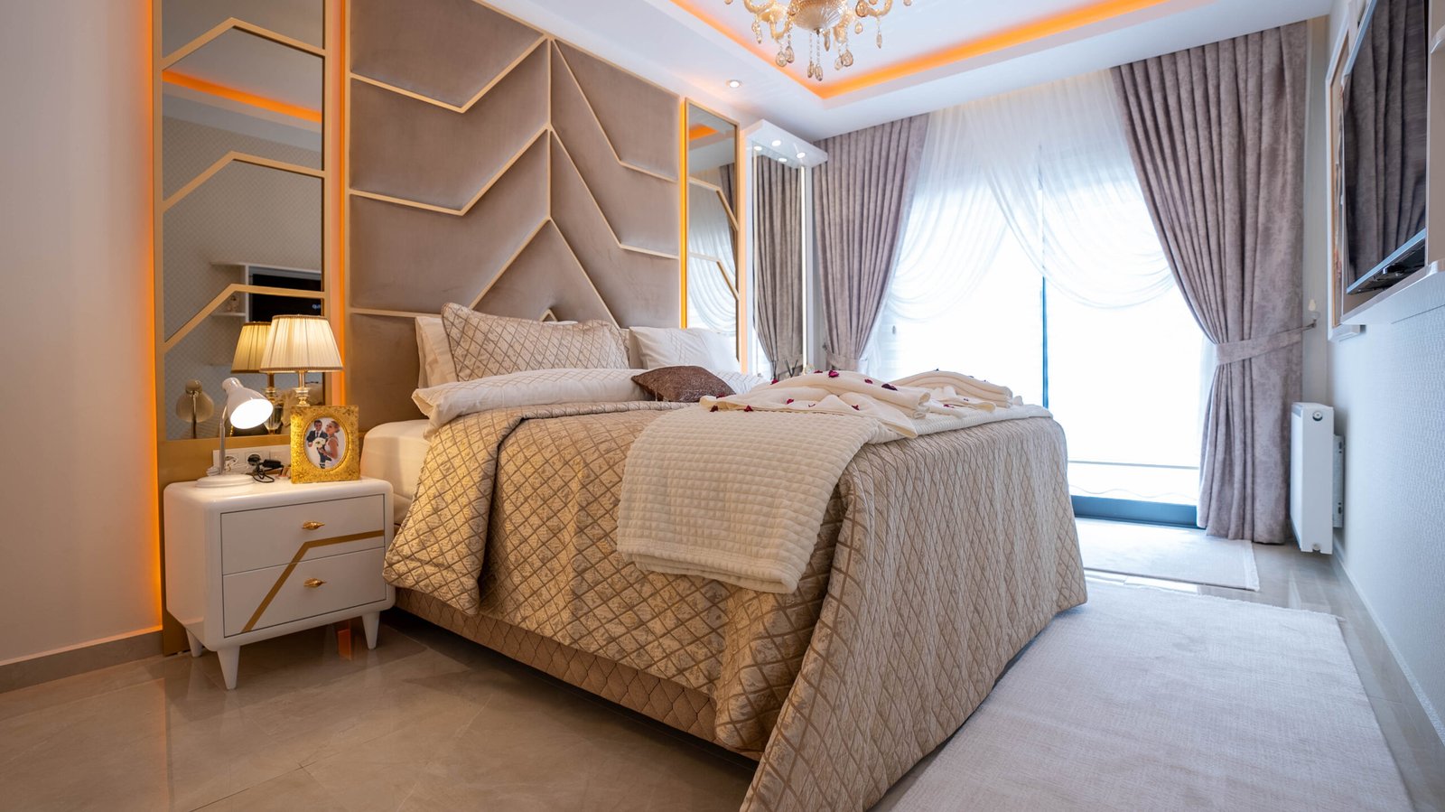 010 – 37 – Showroom Yekta Sungate