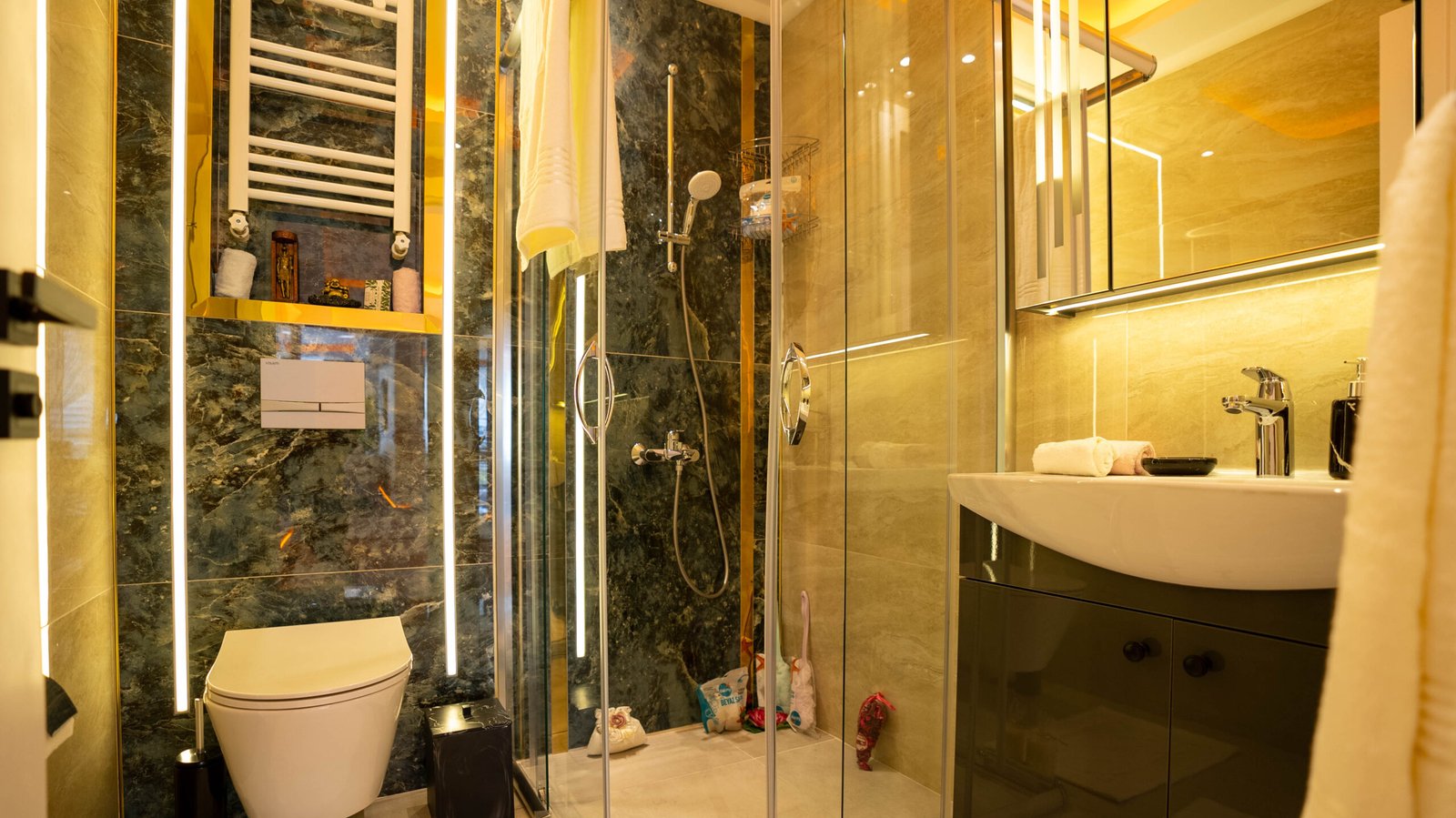 012 – 37 – Showroom Yekta Sungate