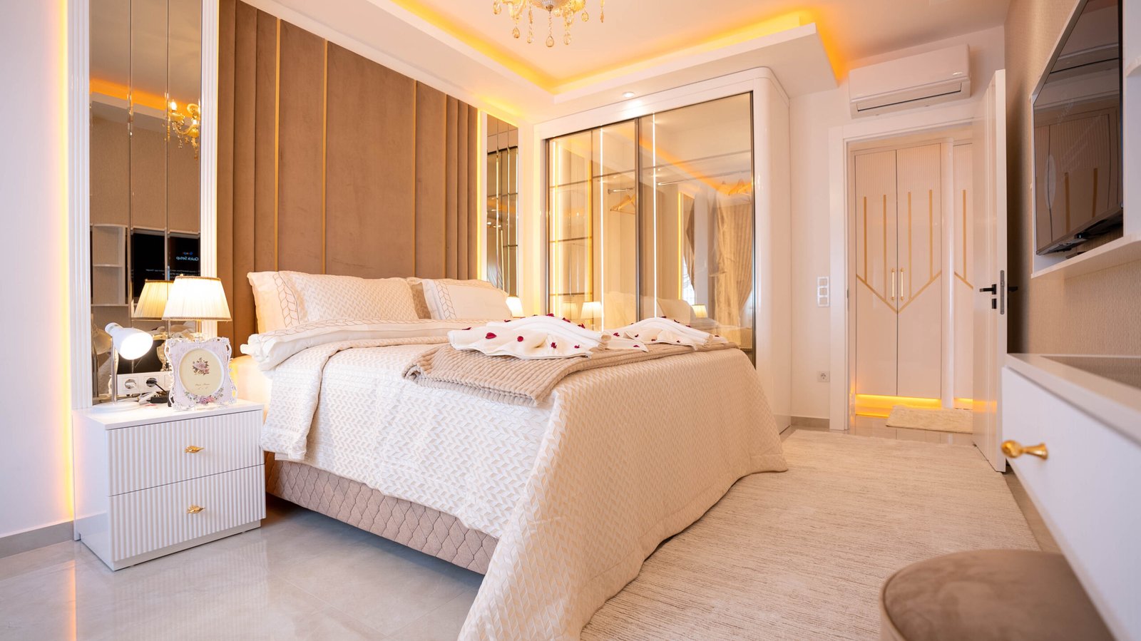 014 – 37 – Showroom Yekta Sungate